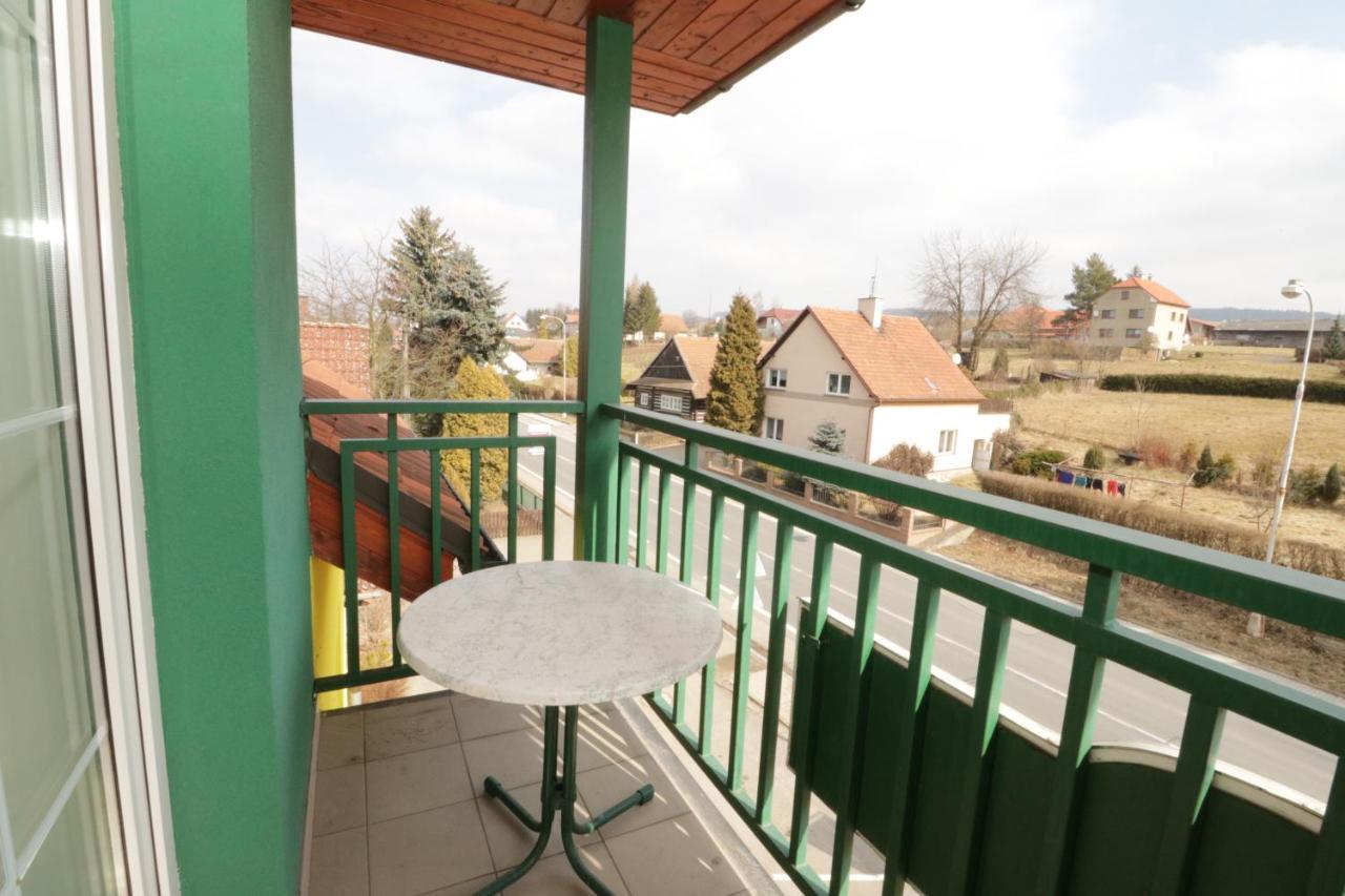 Penzion Hurka Hotel Dolni Libchavy ภายนอก รูปภาพ