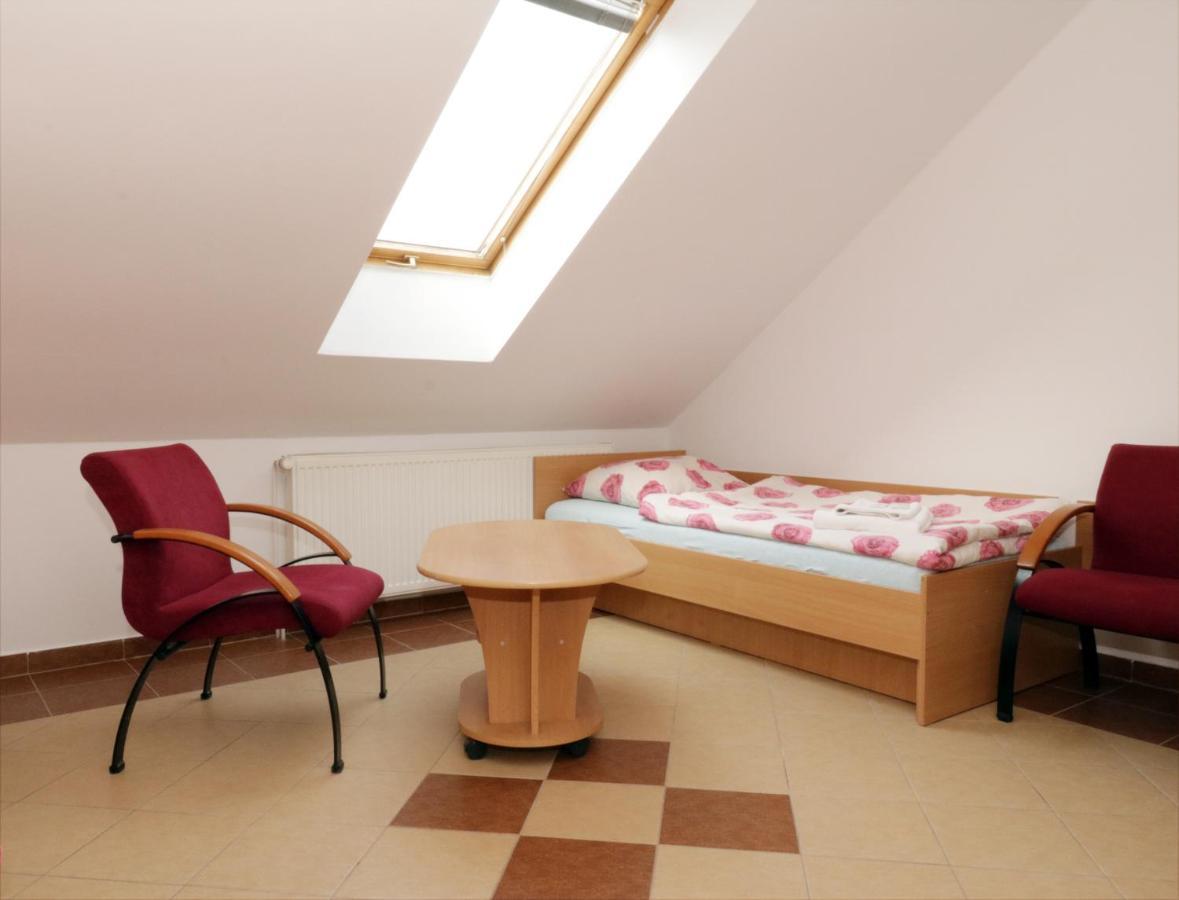 Penzion Hurka Hotel Dolni Libchavy ภายนอก รูปภาพ