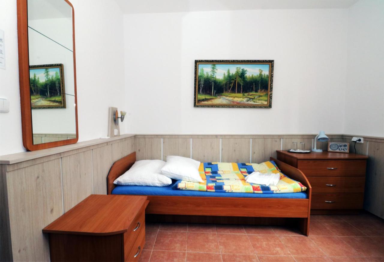 Penzion Hurka Hotel Dolni Libchavy ภายนอก รูปภาพ