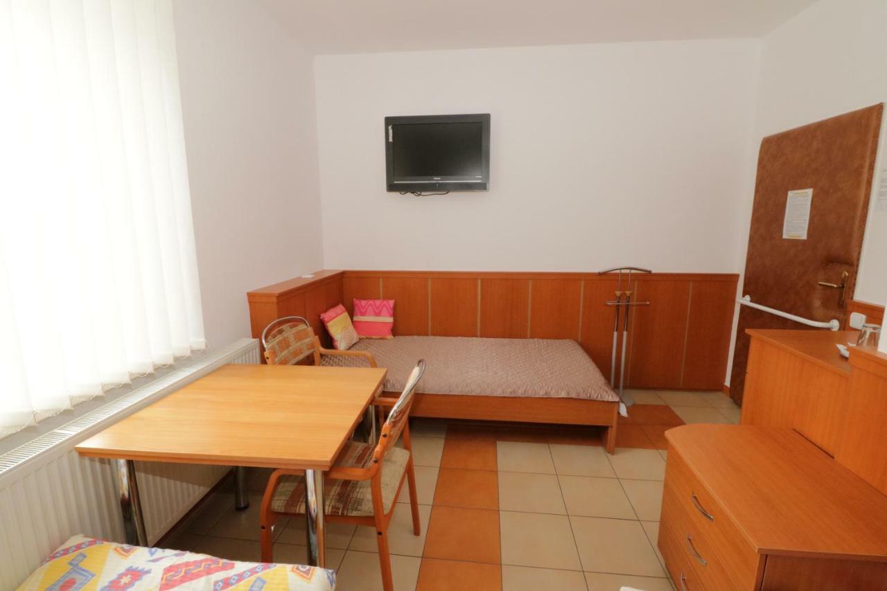Penzion Hurka Hotel Dolni Libchavy ภายนอก รูปภาพ