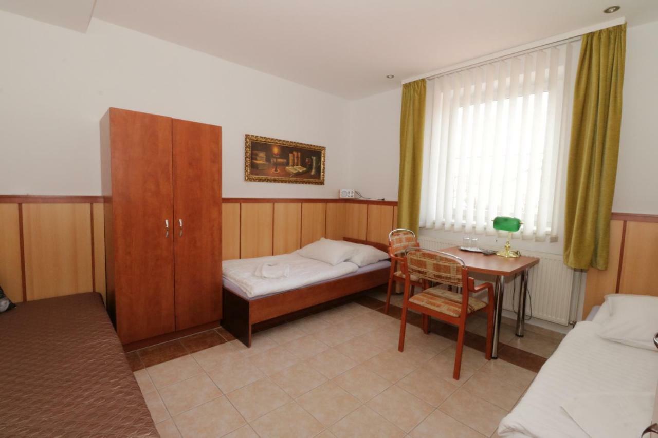 Penzion Hurka Hotel Dolni Libchavy ภายนอก รูปภาพ