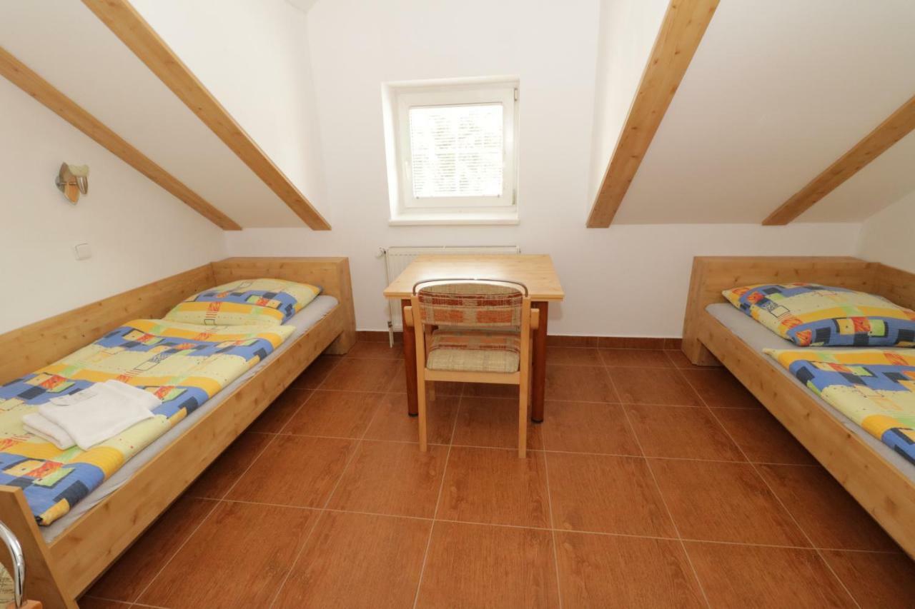 Penzion Hurka Hotel Dolni Libchavy ภายนอก รูปภาพ