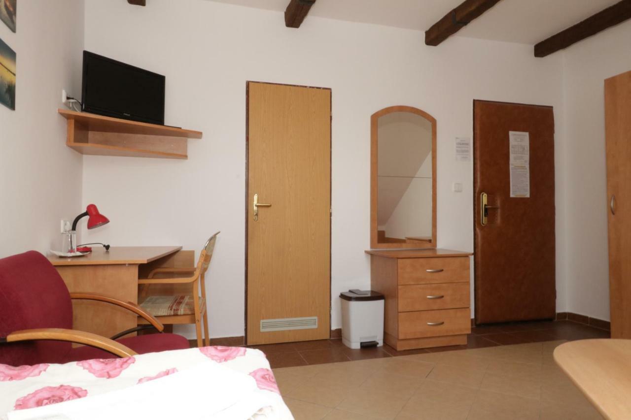 Penzion Hurka Hotel Dolni Libchavy ภายนอก รูปภาพ