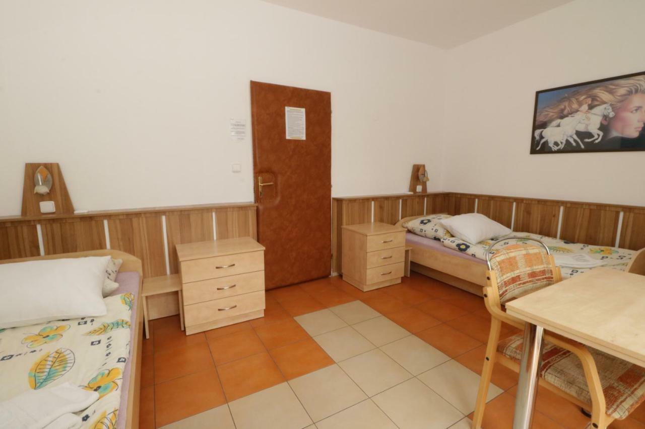 Penzion Hurka Hotel Dolni Libchavy ภายนอก รูปภาพ