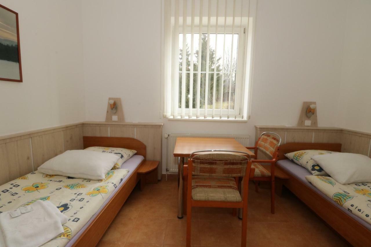 Penzion Hurka Hotel Dolni Libchavy ภายนอก รูปภาพ