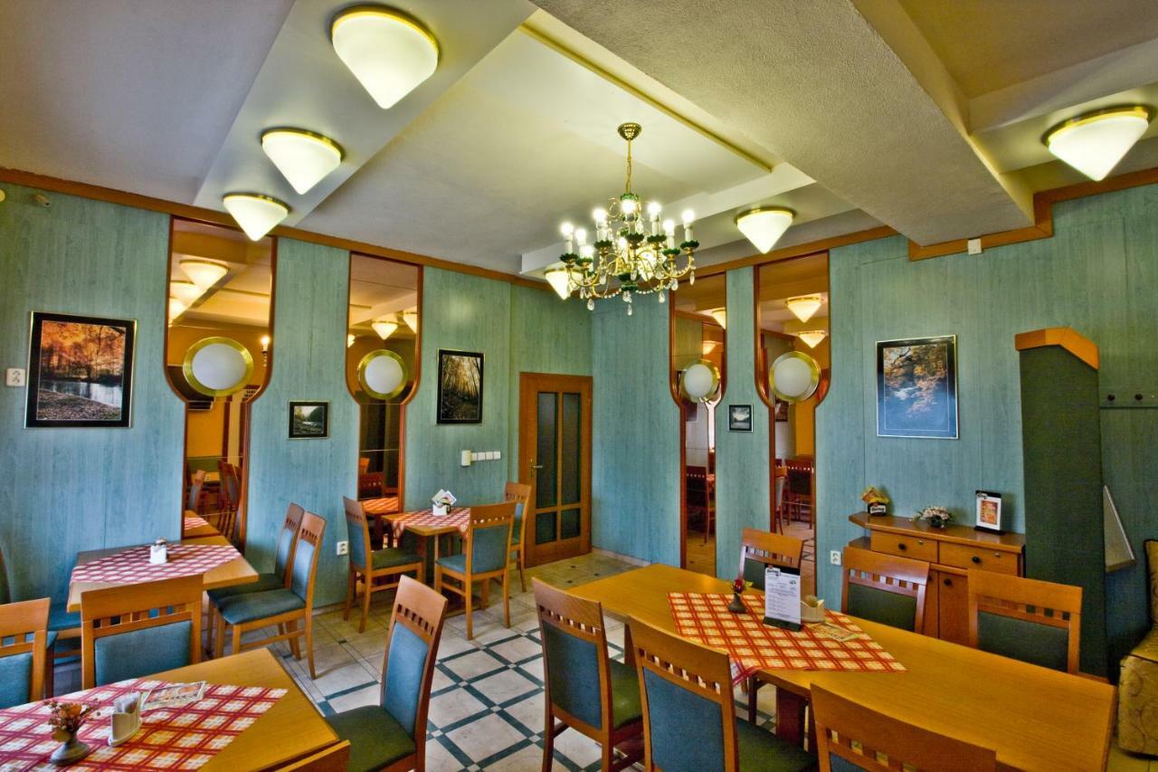Penzion Hurka Hotel Dolni Libchavy ภายนอก รูปภาพ
