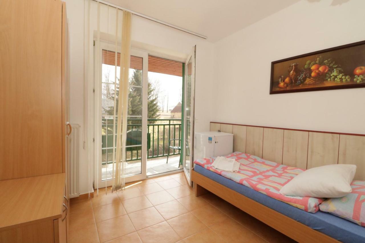 Penzion Hurka Hotel Dolni Libchavy ภายนอก รูปภาพ