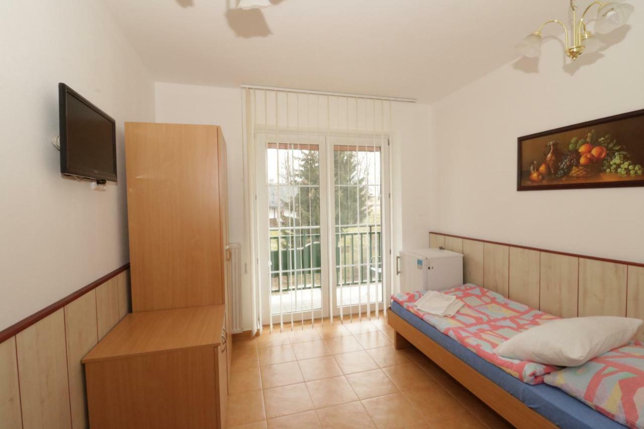 Penzion Hurka Hotel Dolni Libchavy ภายนอก รูปภาพ