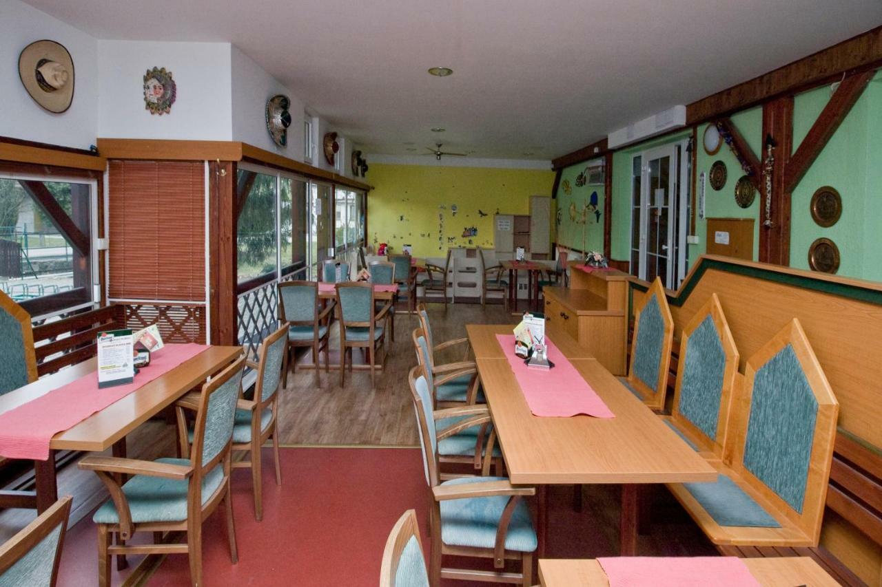 Penzion Hurka Hotel Dolni Libchavy ภายนอก รูปภาพ